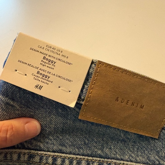 NWT H & M Baggy regular high waist jeans size 8 inseam 32” - Picture 4 of 8